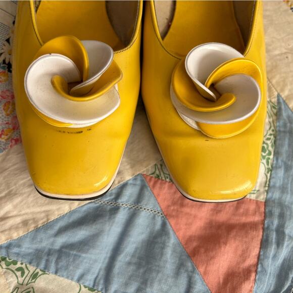 Di Ferlito Originals Yellow & White Patent Heels w Rosettes - Picture 3 of 11